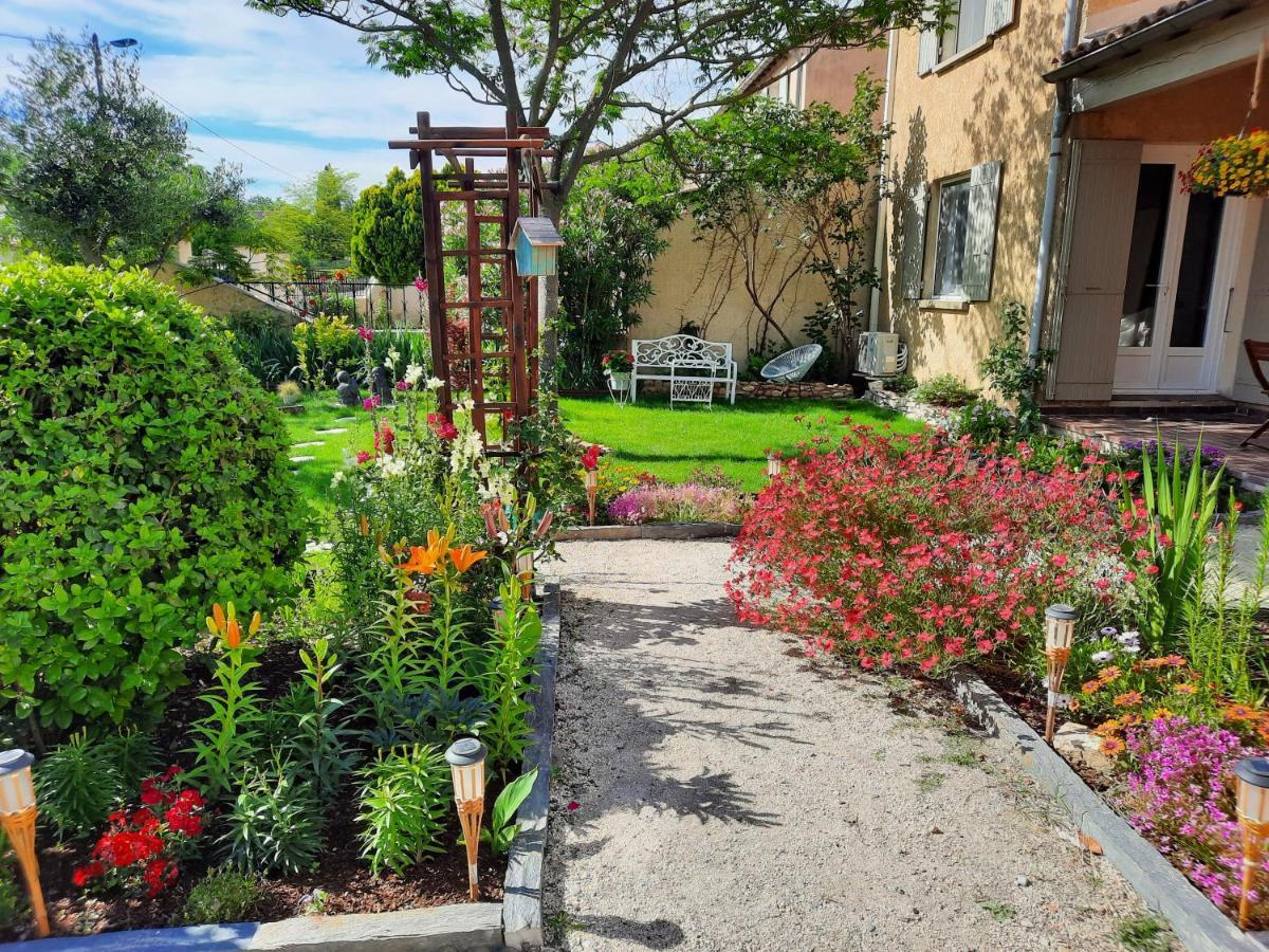 La Maison Du Chemin Des Prairies Morieres-les-Avignon Exterior foto